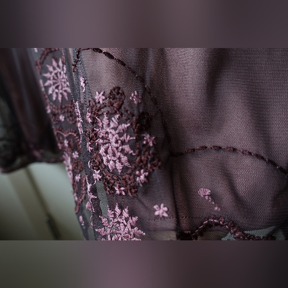 RW&CO. Y2k Sexy Lace Deep Plum V-Neck Midi Dress - Picture 3 of 13